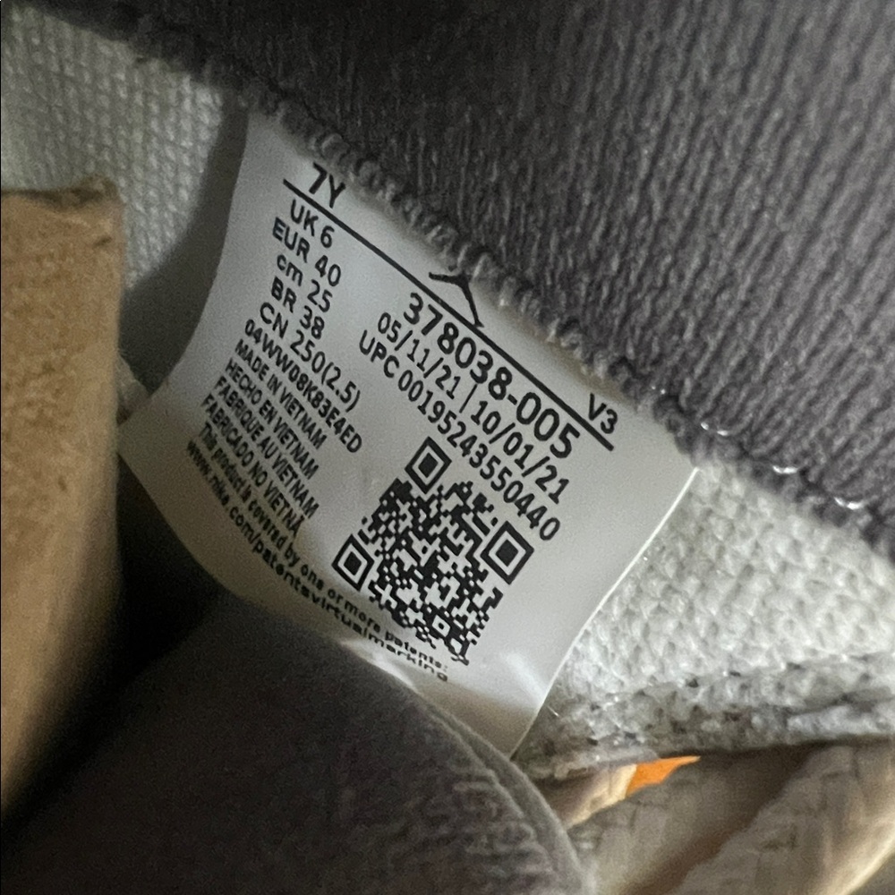 Jordan Cool Grey’s Size 7 GS - Picture 7 of 7